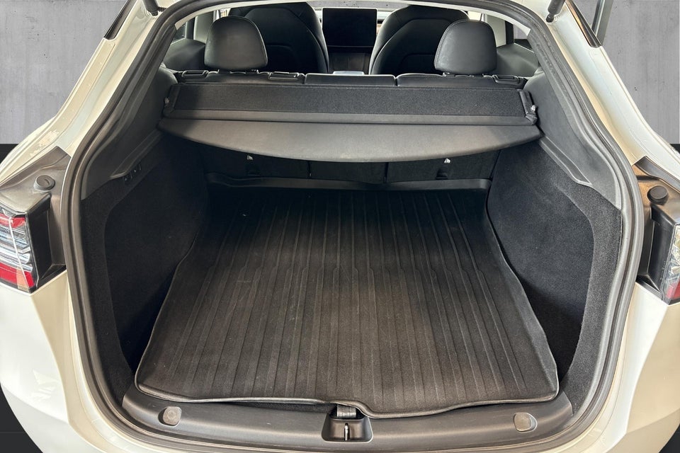 Tesla Model Y Long Range AWD 5d