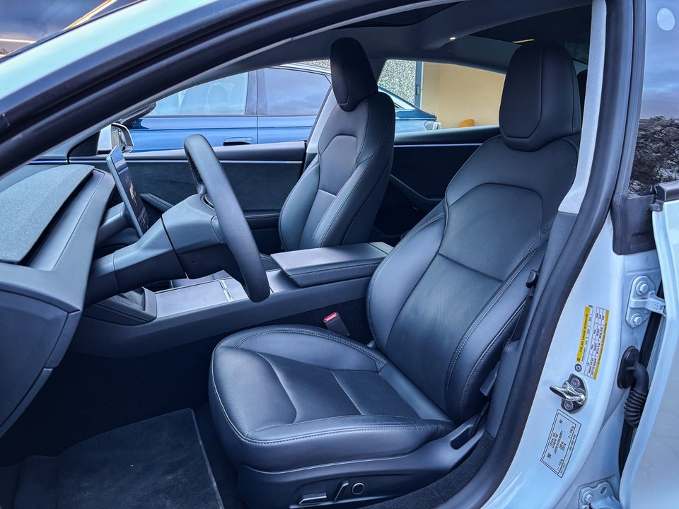 Tesla Model 3 Long Range AWD 4d