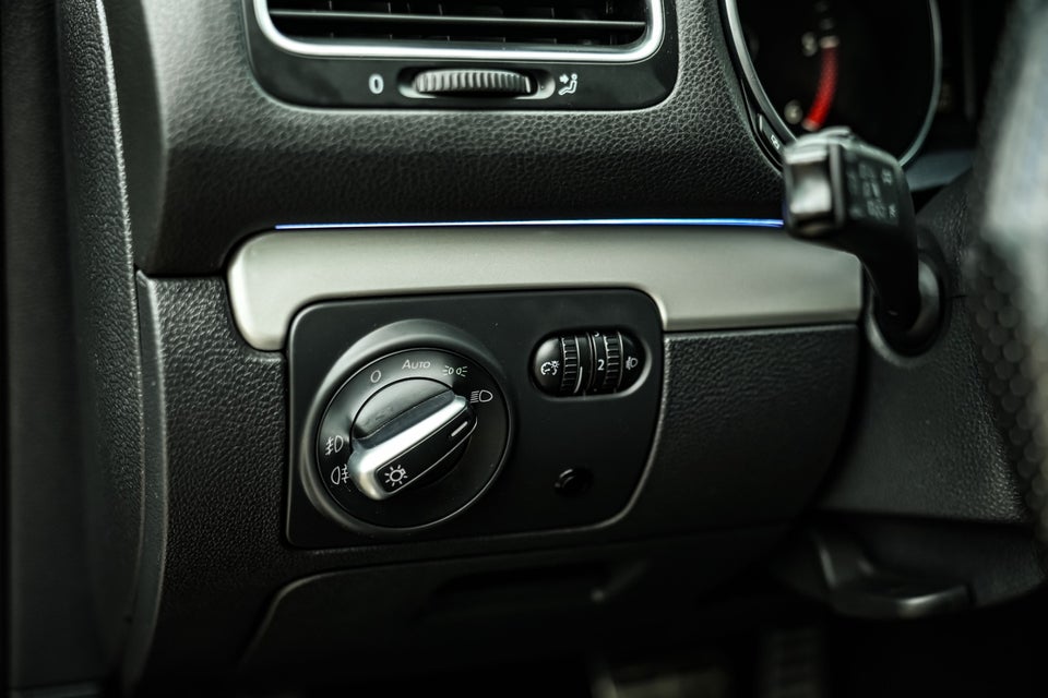 VW Golf VI 1,6 TDi 105 Highline DSG BMT 5d