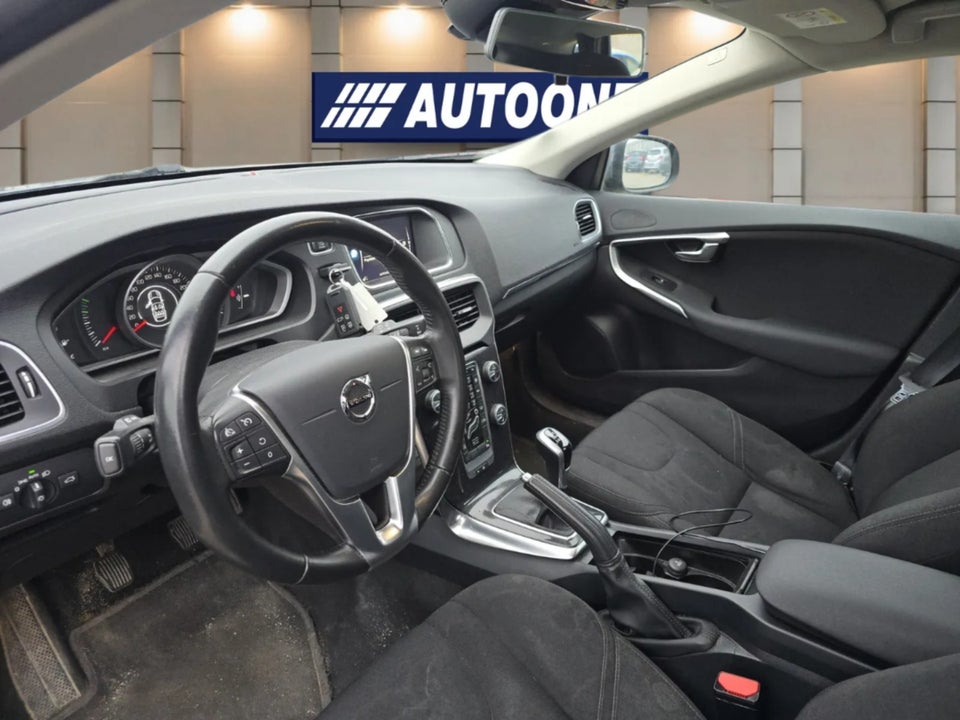 Volvo V40 2,0 D2 120 Momentum 5d