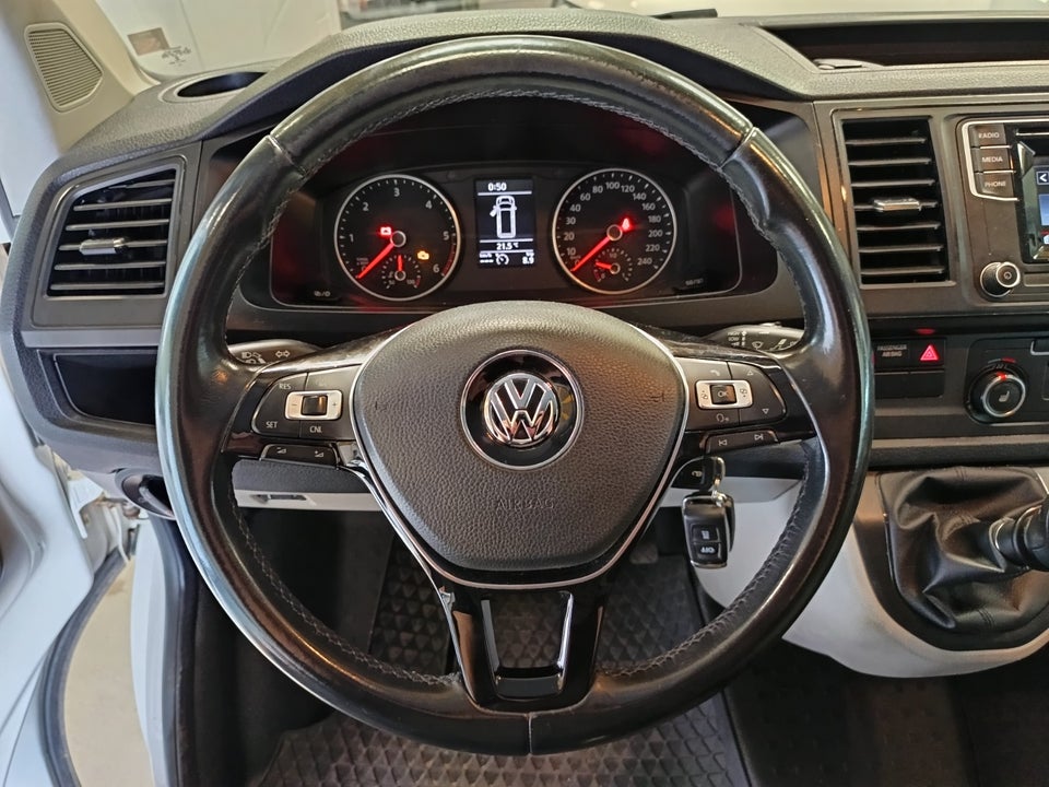 VW Transporter 2,0 TDi 102 Kassevogn kort