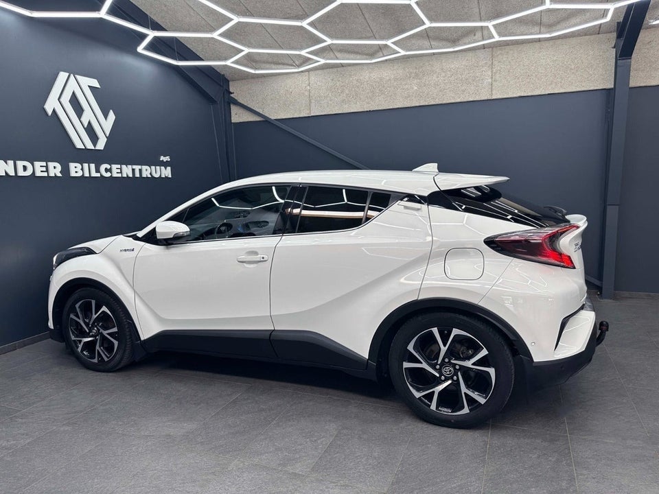 Toyota C-HR 1,8 Hybrid Premium Selected CVT 5d