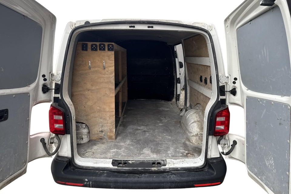 VW Transporter 2,0 TDi 102 Kassevogn lang