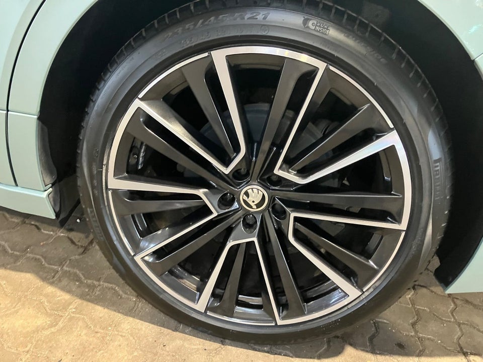 Skoda Enyaq 60 iV Founders Edition 5d