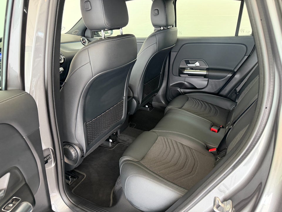 Mercedes EQA300 Progressive 4Matic 5d