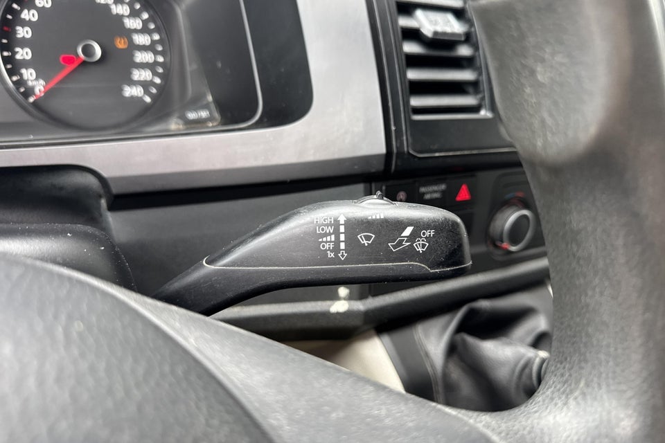 VW Transporter 2,0 TDi 102 Kassevogn lang