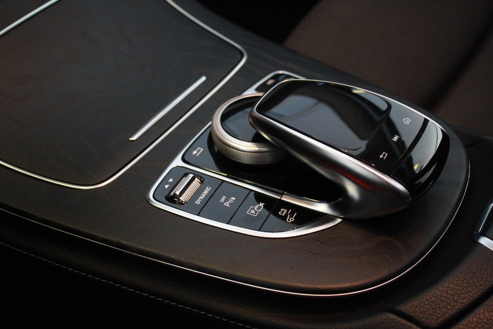 Mercedes E300 de 2,0 AMG Line stc. aut. 5d