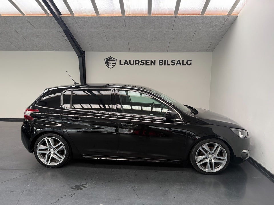 Peugeot 308 1,2 e-THP 130 Allure EAT6 5d
