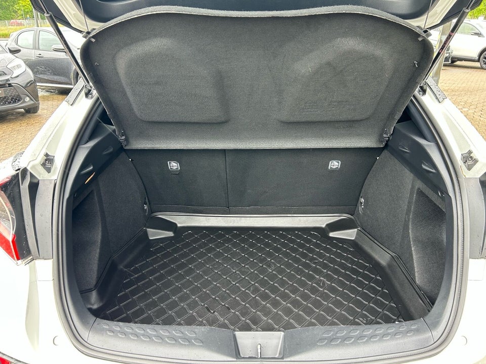 Toyota C-HR 1,8 Hybrid C-LUB Business CVT 5d