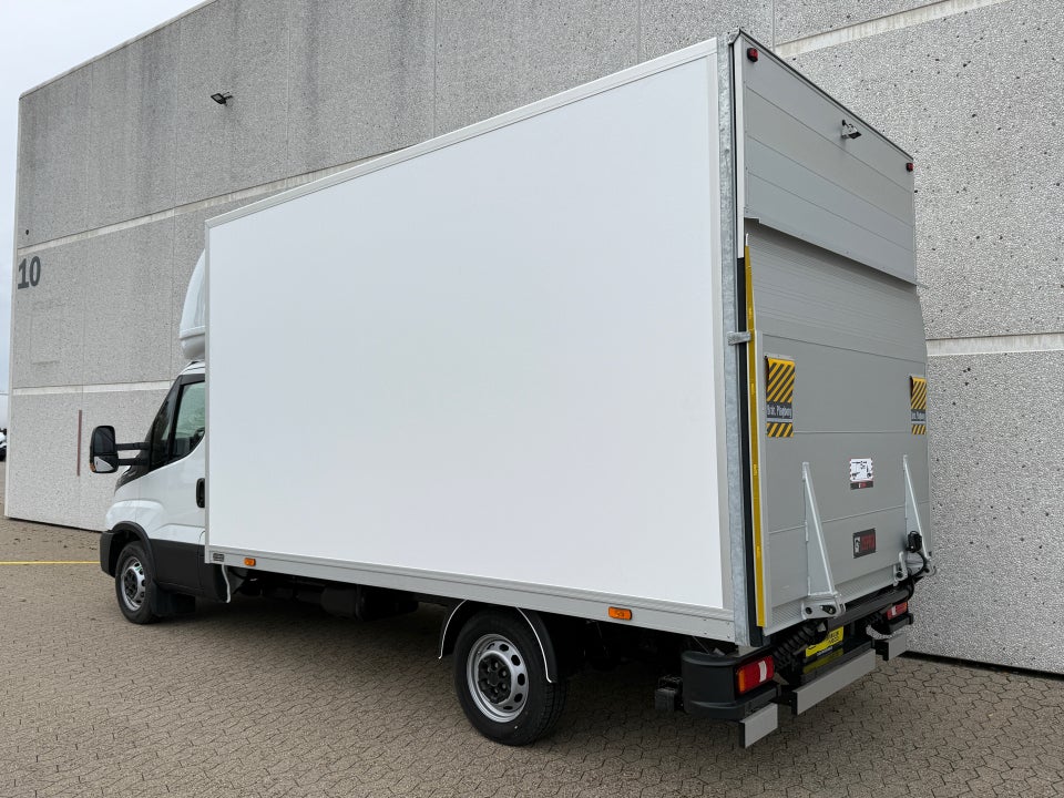 Iveco Daily 3,0 35S18 4100mm Box m/lift AG8