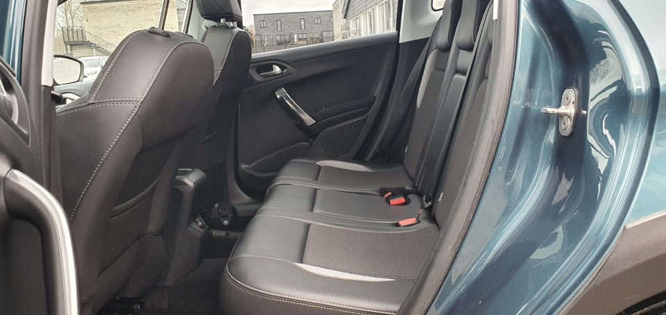 Peugeot 2008 1,2 e-THP 110 Allure Sky 5d