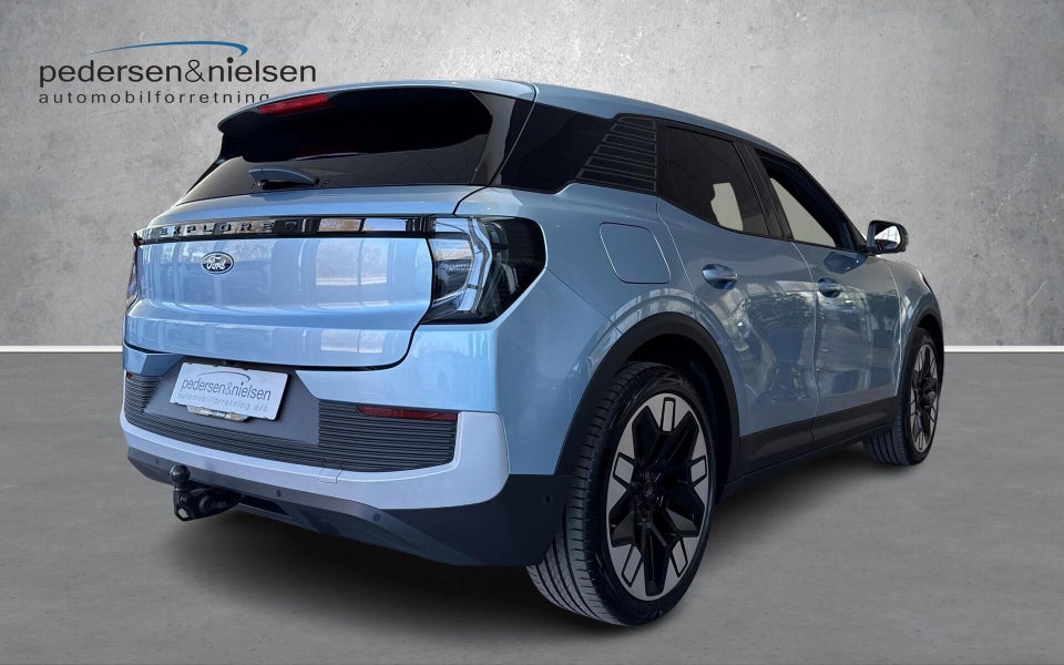 Ford Explorer 77 Premium Extended Range 5d