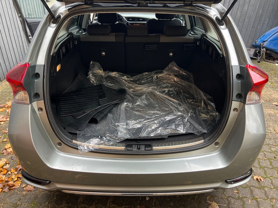 Toyota Auris 1,8 Hybrid H2 Selected Touring Sports CVT 5d