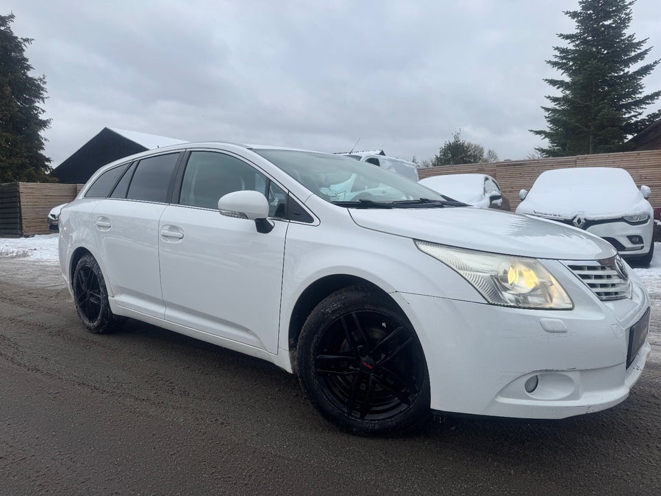 Toyota Avensis 1,6 VVT-i T1 stc. 5d