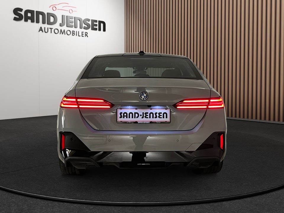 BMW i5 eDrive40 M-Sport 4d