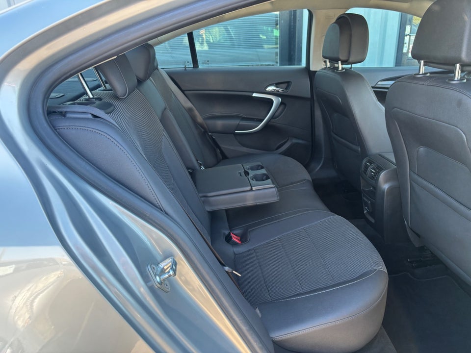 Opel Insignia 1,8 Edition 4d