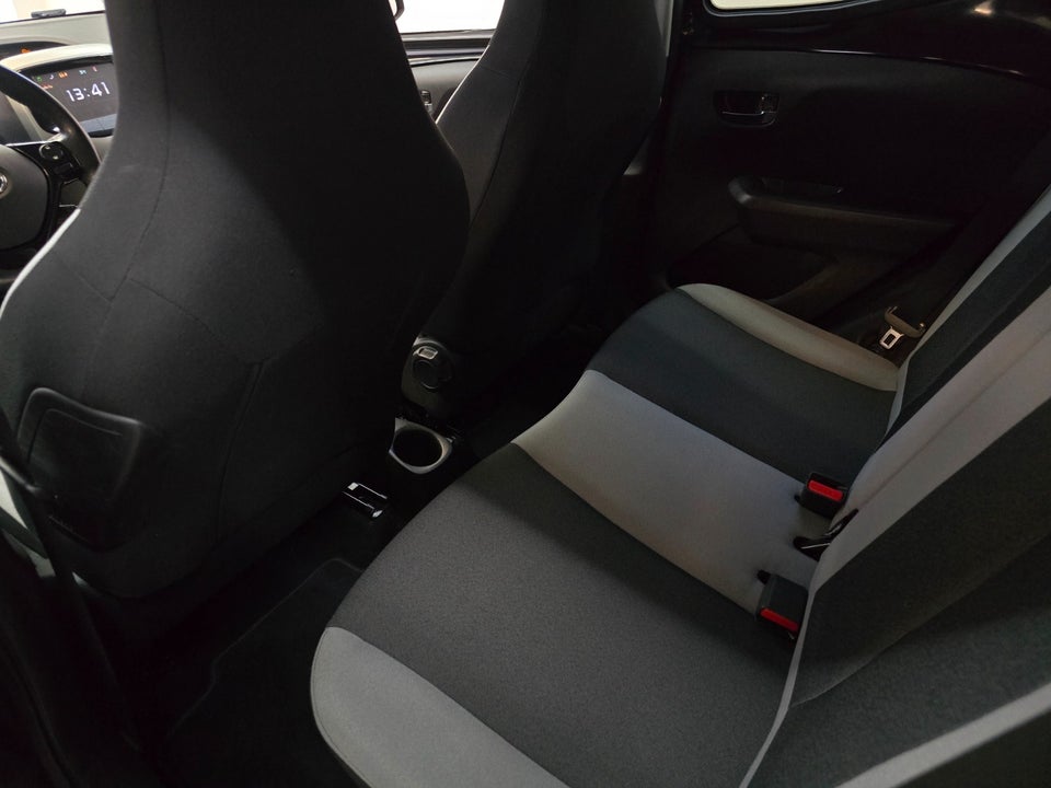 Toyota Aygo 1,0 VVT-i x-play 5d