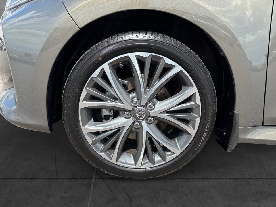 Toyota Yaris 1,5 Hybrid Executive e-CVT 5d