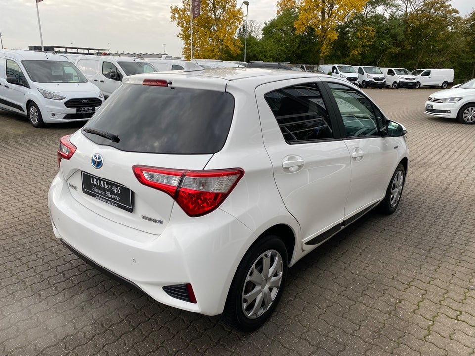 Toyota Yaris 1,5 Hybrid H1 e-CVT Van 5d