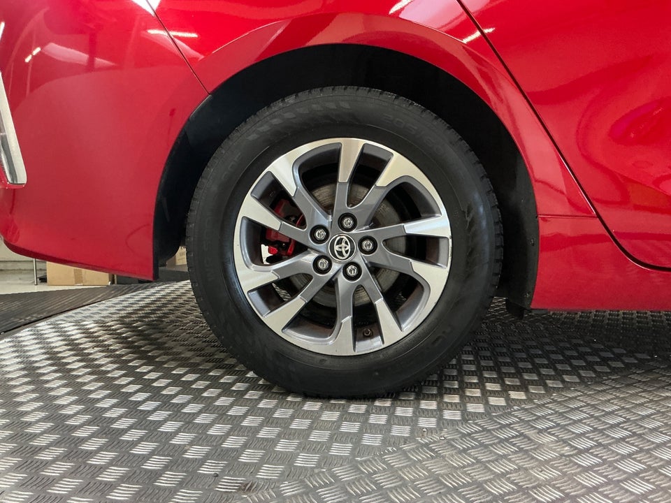 Toyota Prius 1,8 Plug-in Hybrid Solar MDS 5d