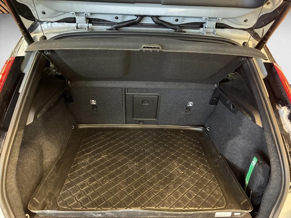 Volvo XC40 ReCharge Twin Plus 5d