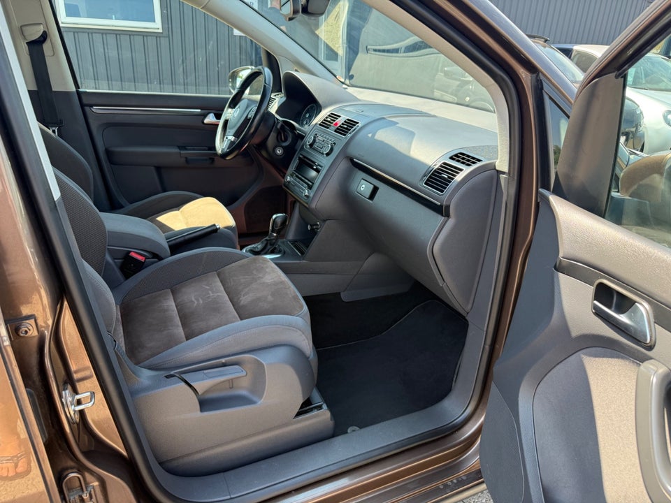 VW Touran 2,0 TDi 140 Comfortline DSG BMT 7prs 5d