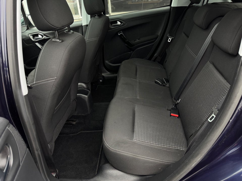 Peugeot 208 1,6 BlueHDi 100 Allure Sky 5d