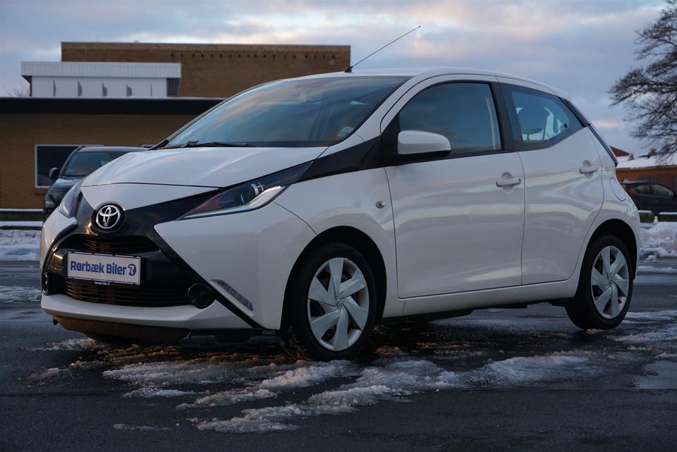 Toyota Aygo 1,0 VVT-i x-play x-touch 5d