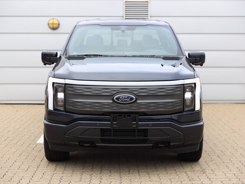 Ford F-150 Lightning Lariat Standard Range 4d