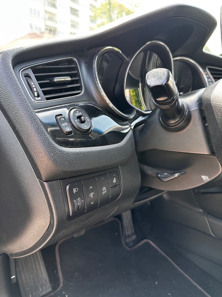 Kia Ceed 1,6 CRDi 128 Premium 5d