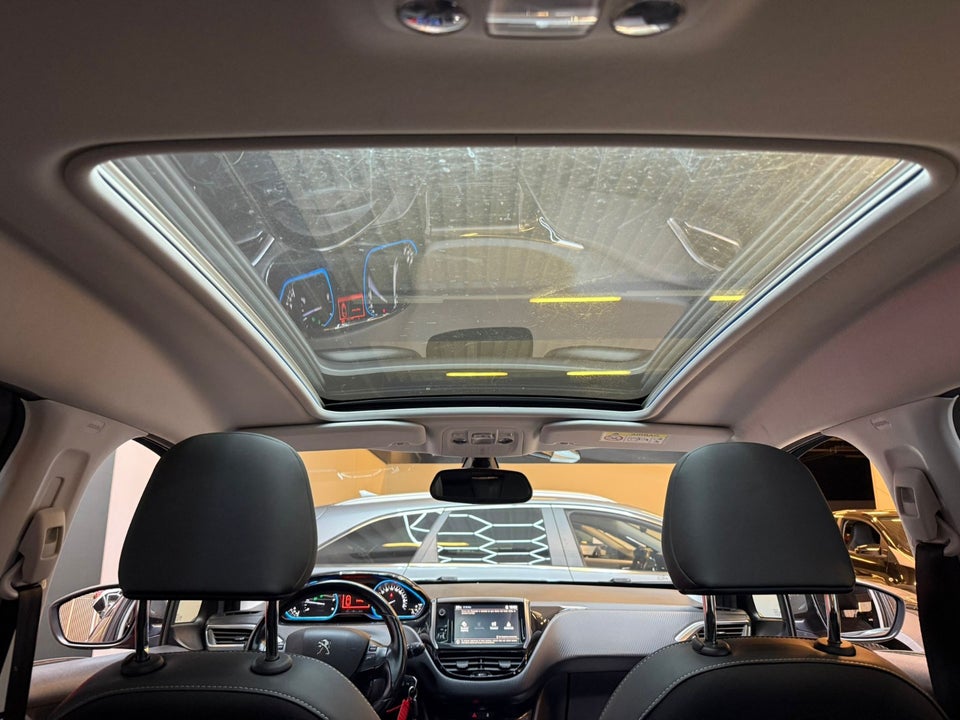 Peugeot 2008 1,5 BlueHDi 100 Allure Sky 5d