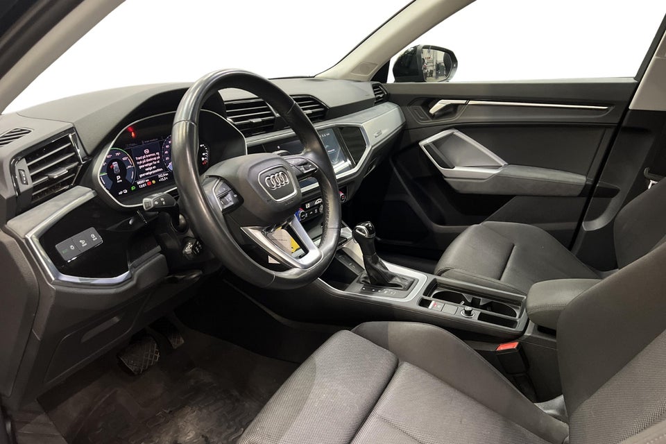 Audi Q3 45 TFSi e Attitude plus S-tr. 5d