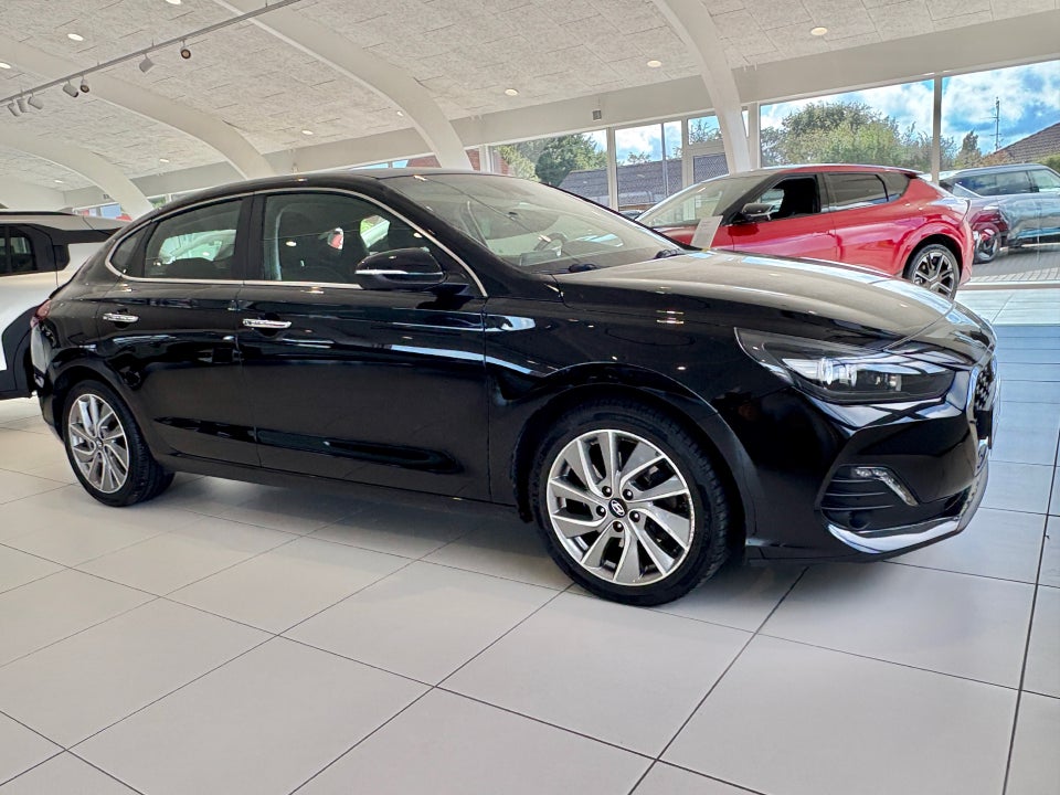 Hyundai i30 1,0 T-GDi Premium Fastback 5d