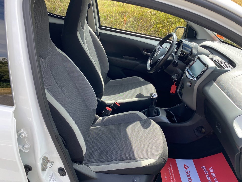 Toyota Aygo 1,0 VVT-i x-press 5d