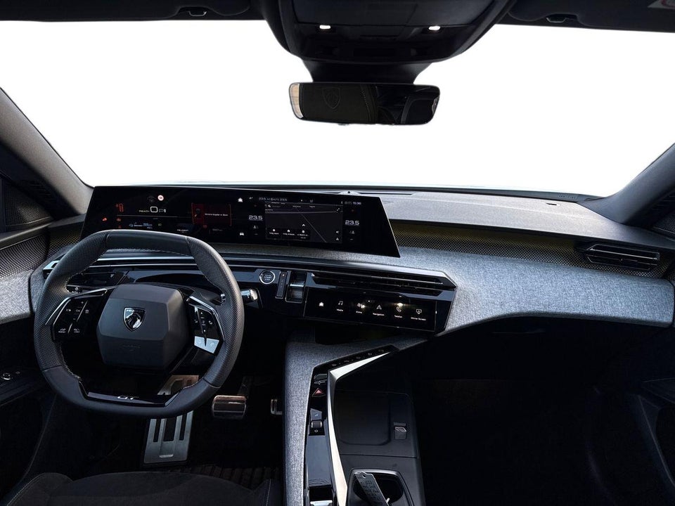 Peugeot e-3008 77 GT Pack 5d
