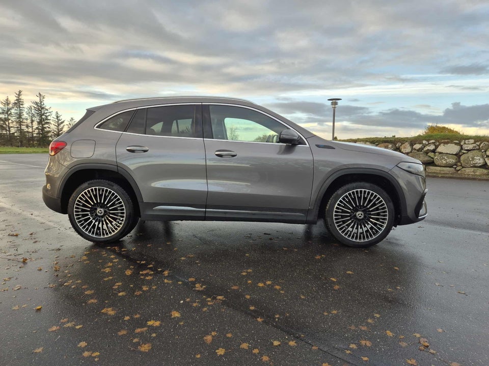 Mercedes EQA300 AMG Line 4Matic 5d