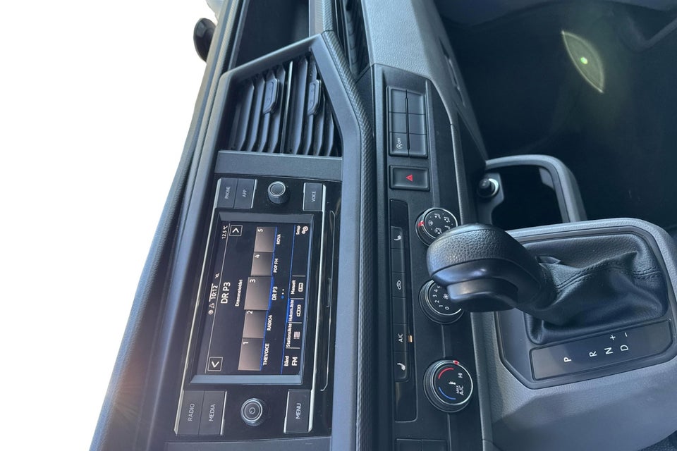 VW Transporter 2,0 TDi 150 Kassevogn DSG kort