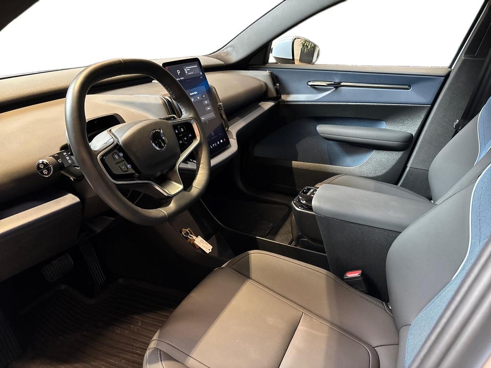 Volvo EX30 Standard Range Core 5d