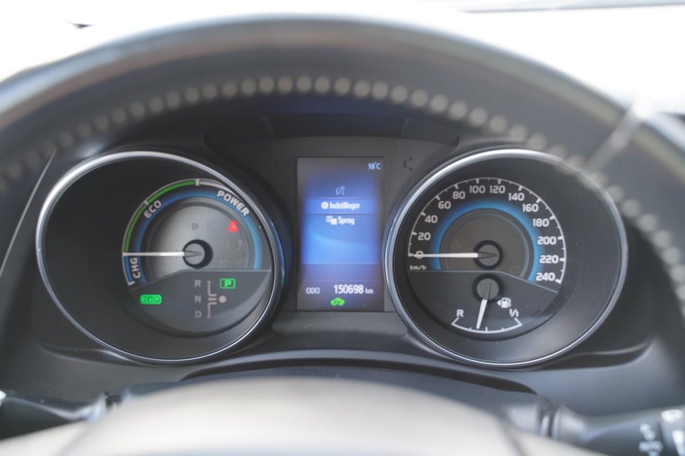 Toyota Auris 1,8 Hybrid H2 Style Skyview CVT 5d
