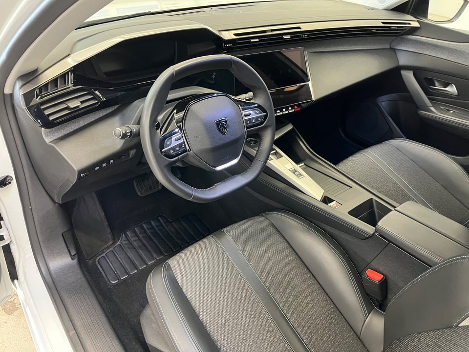 Peugeot 308 1,6 Hybrid First Selection+ EAT8 5d