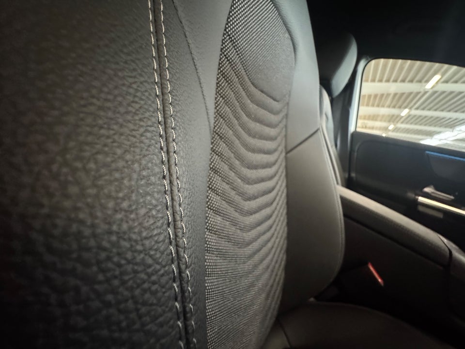 Mercedes EQA300 Progressive 4Matic 5d