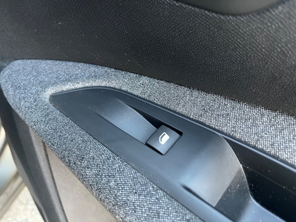 Peugeot 3008 1,2 e-THP 130 Allure 5d