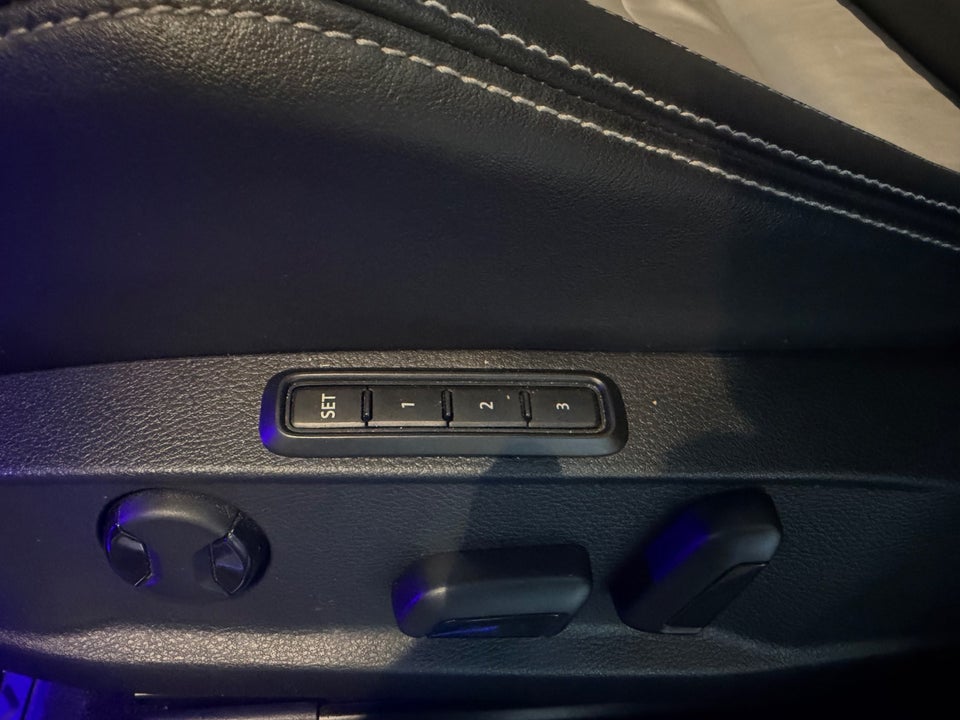 VW Golf VII 2,0 R DSG 4Motion 5d