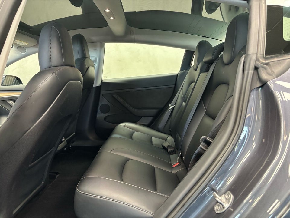 Tesla Model 3 RWD 4d