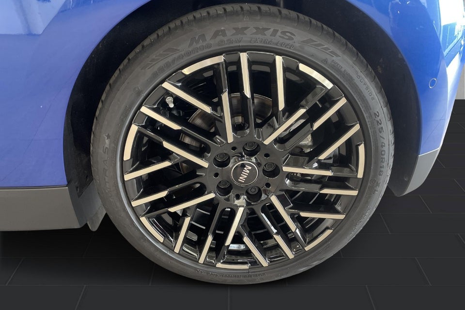 MINI Cooper SE Favoured Trim XL 3d