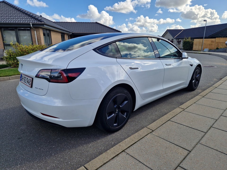 Tesla Model 3 Long Range AWD 4d