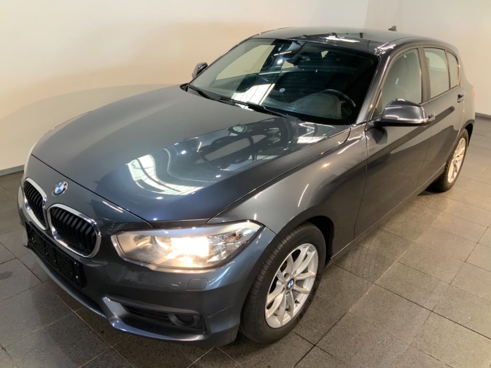 BMW 120i 2,0 Connected 5d