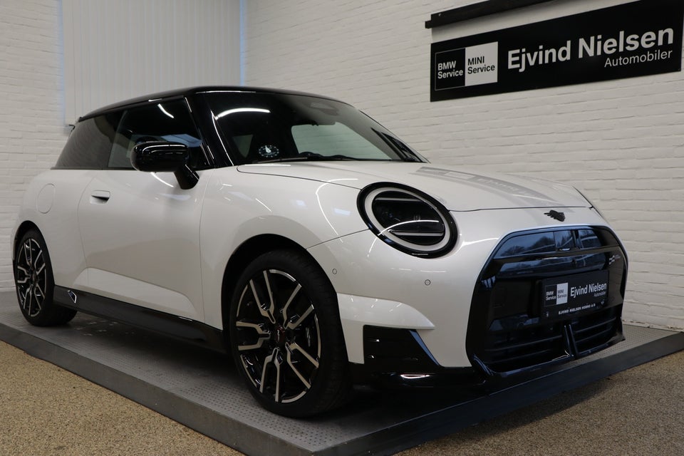 MINI Cooper E JCW Trim XL 3d