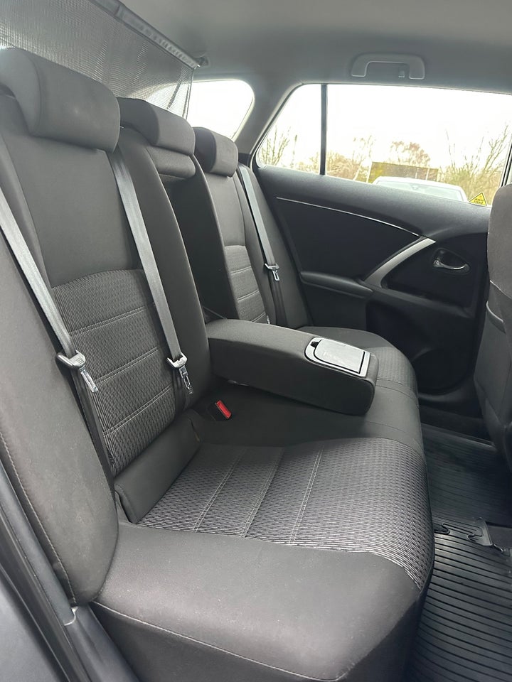 Toyota Avensis 1,8 VVT-i T2 Touch stc. 5d