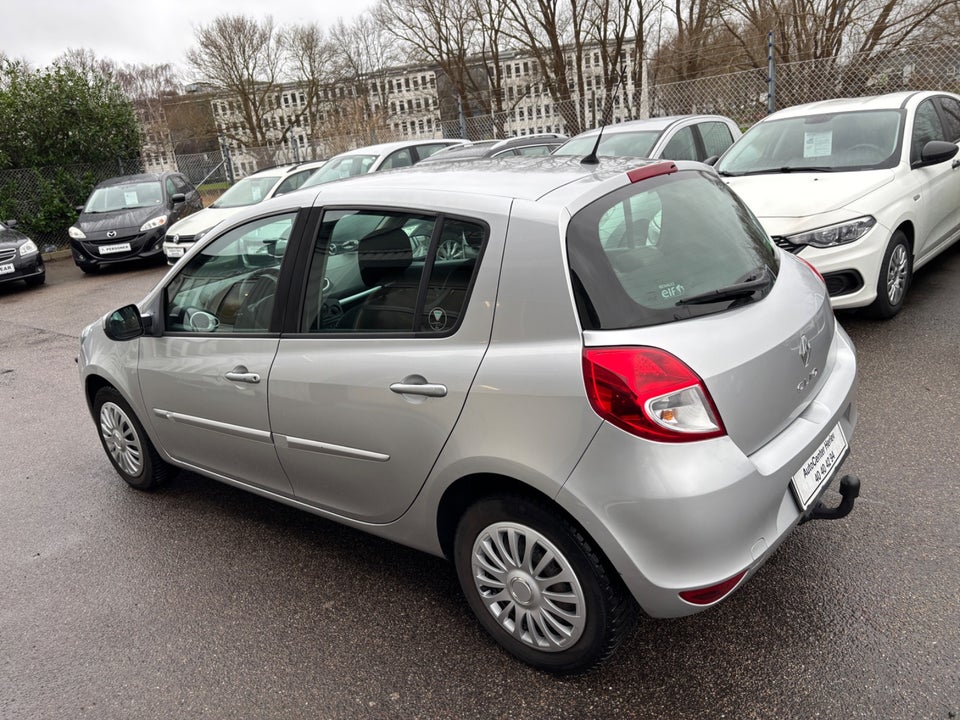 Renault Clio III 1,2 16V Authentique 5d